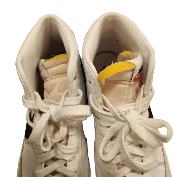 Nike Blazer Mid 77  Men’s Sneaker Size 9.5 - Picture 11 of 11